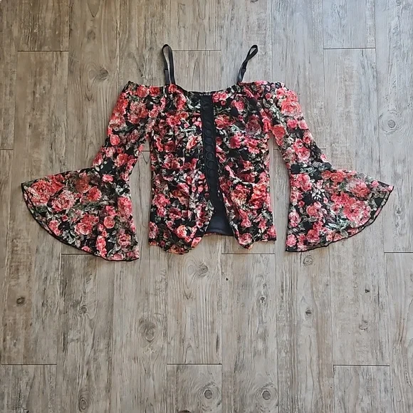 NWOT - VENUS - Lace Bell Sleeve Spaghetti Strap Blouse - Picture 1 of 5